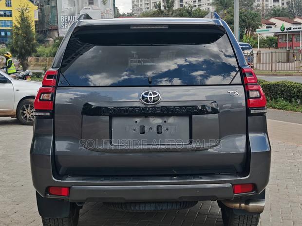 Toyota Land Cruiser Prado 2.8 2019 Gray