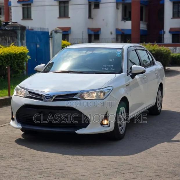 Toyota Axio 1.5 Hybrid 2WD 2019 White