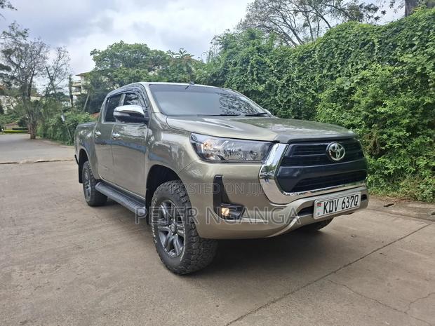 Toyota Hilux Revo Double Cab Deisel 2.8 AWD 2022 Gray