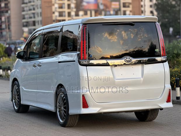 Toyota Noah 2018 Pearl