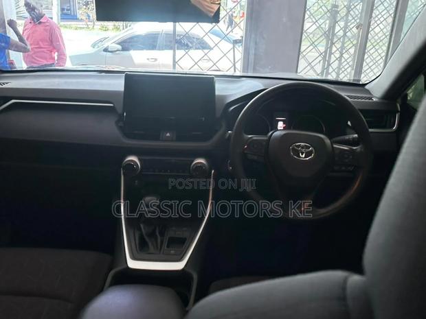 Toyota RAV4 XLE Premium AWD 2019 White