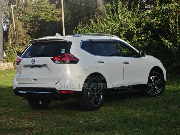 Nissan X-Trail 2.0 Petrol AWD 2017 White