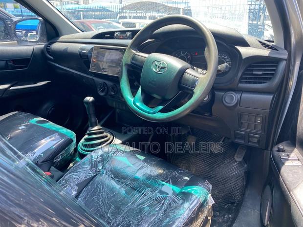 Toyota Hilux 2018 Silver