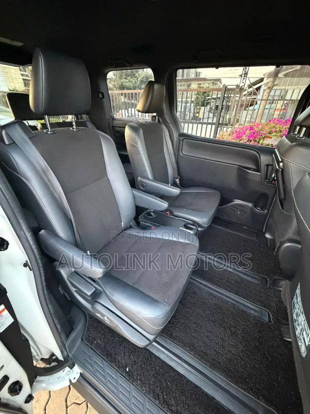 Toyota Noah 2.0 AWD (7 Seater) 2018 White