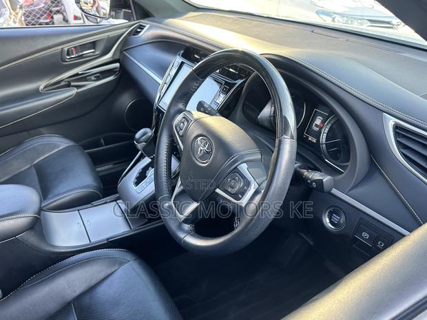 Toyota Harrier 2.0 2019 White