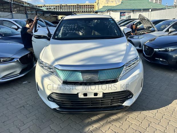Toyota Harrier 2.0 2019 White