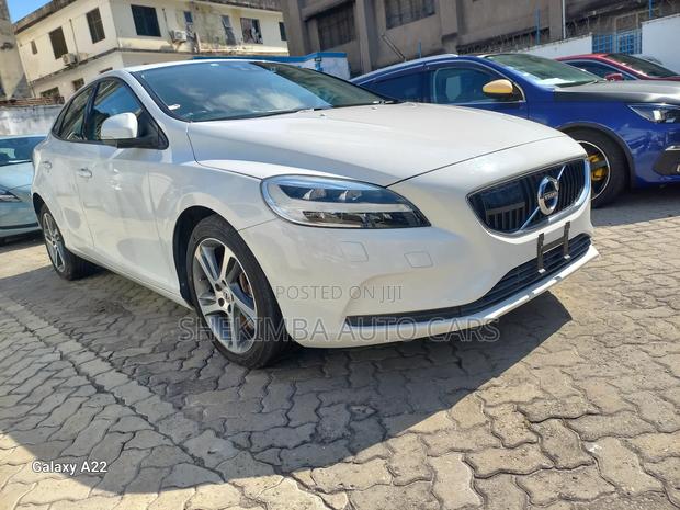 Volvo V40 2019 White