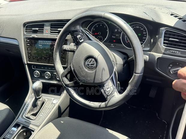 Volkswagen Golf 1.4T S FWD 2019 Red
