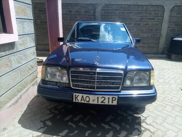 Mercedes-Benz E220 1997 Blue