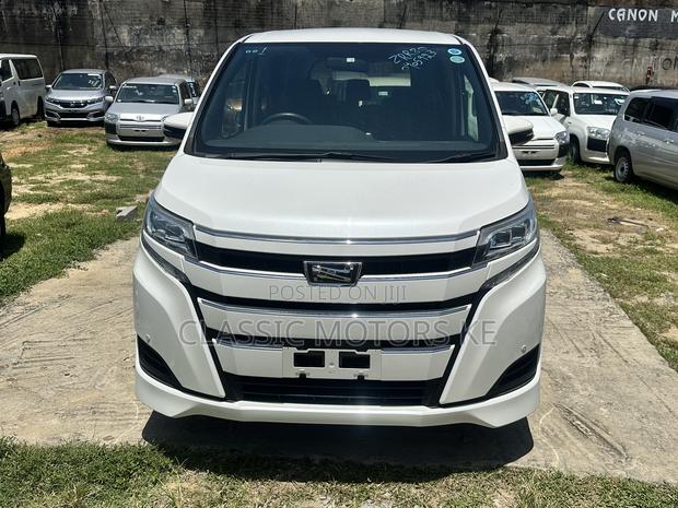 Toyota Noah 2.0 AWD (7 Seater) 2019 White