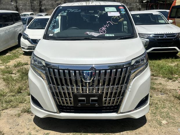 Toyota Esquire 2.0 AWD (8 seater) 2020 White