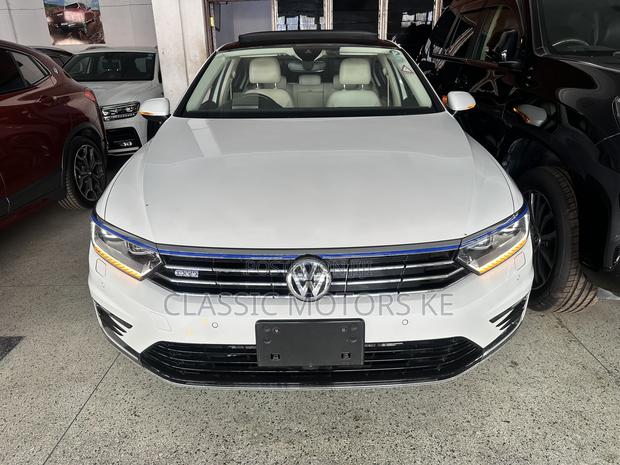 Volkswagen Passat 2019 White