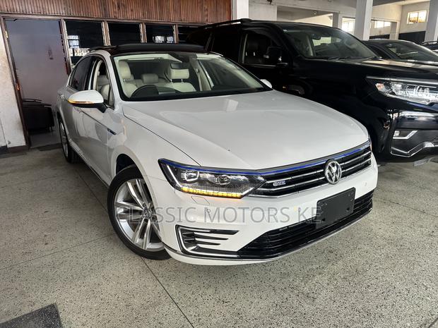Volkswagen Passat 2019 White
