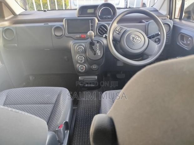 Toyota Porte 2018 White