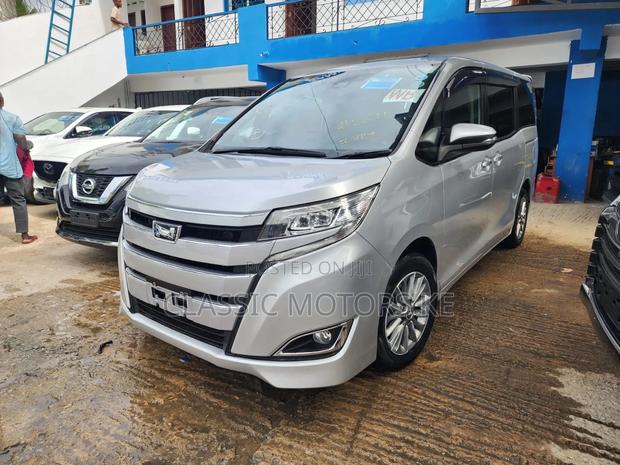Toyota Noah 2.0 FWD (8 Seater) 2019 Silver