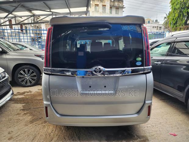 Toyota Noah 2.0 FWD (8 Seater) 2019 Silver