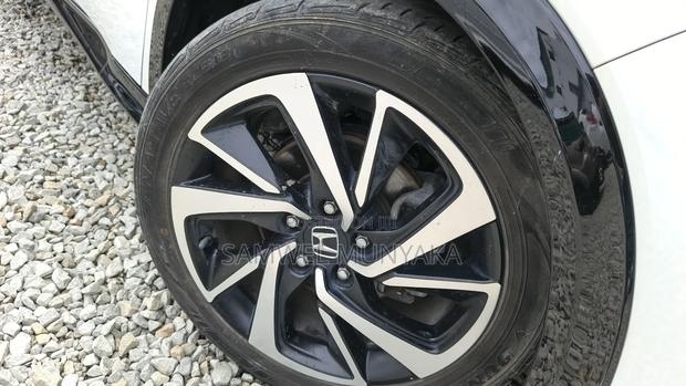Honda Vezel 1.5 2WD 172 hp 2019 Pearl