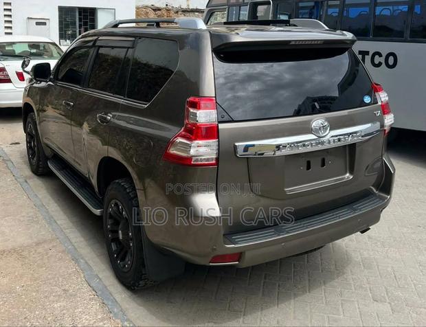 Toyota Land Cruiser Prado 2018 Gray