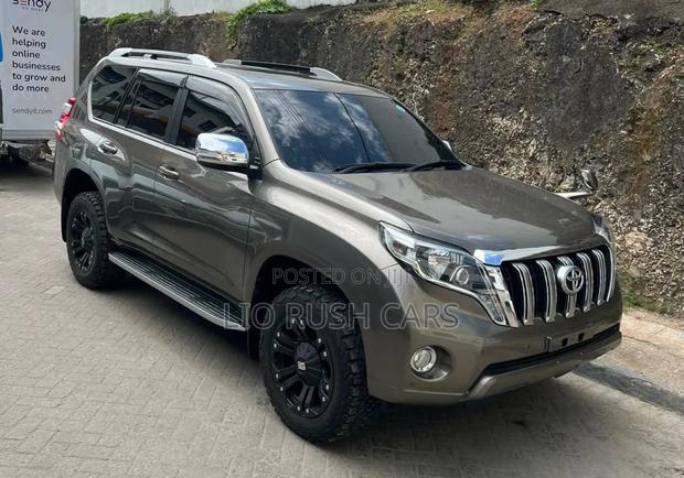 Toyota Land Cruiser Prado 2018 Gray