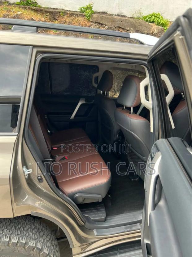 Toyota Land Cruiser Prado 2018 Gray