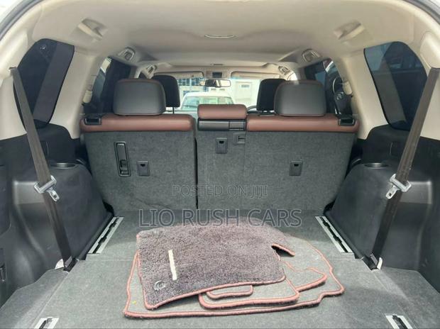 Toyota Land Cruiser Prado 2018 Gray