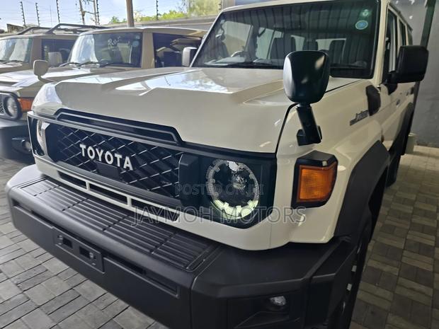 Toyota Land Cruiser 2023 White