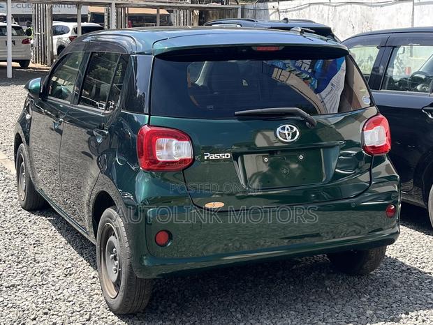 Toyota Passo 1.0 FWD 2018 Green