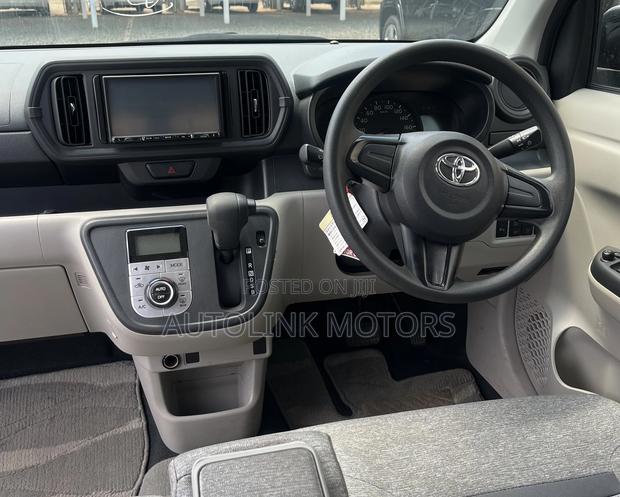 Toyota Passo 1.0 FWD 2018 Green