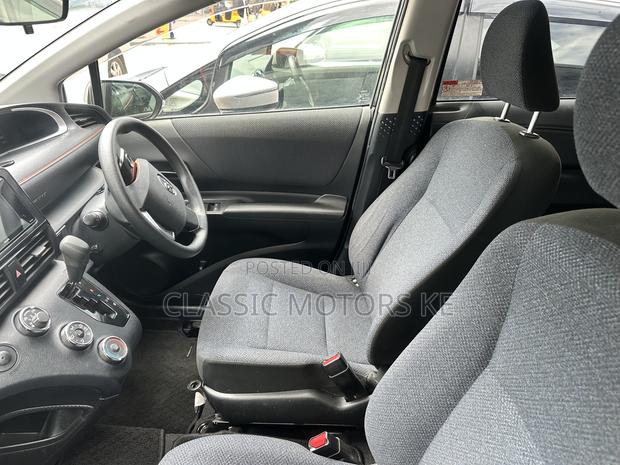 Toyota Sienta 1.5 Hybrid FWD 2019 Black
