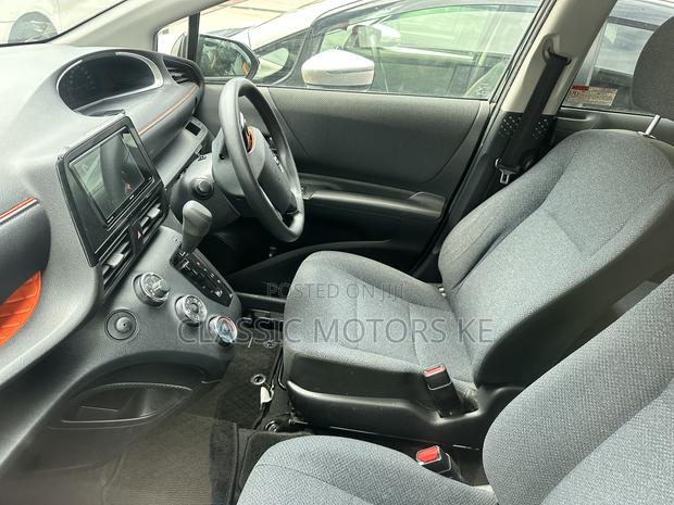 Toyota Sienta 1.5 Hybrid FWD 2019 Black