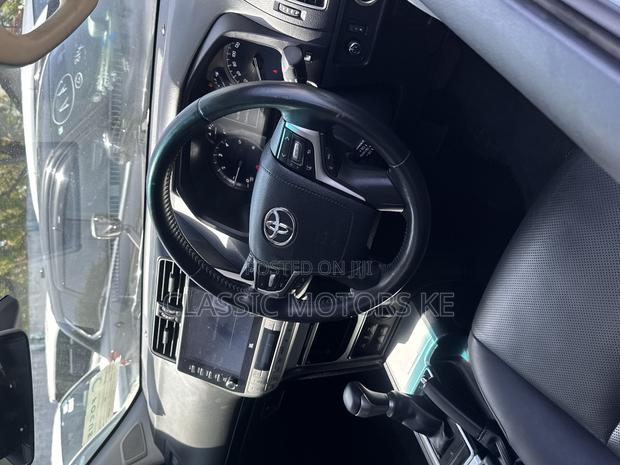 Toyota Land Cruiser Prado 2.8 2022 Gray