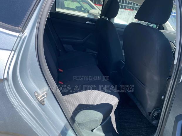 Volkswagen Polo 2018 Silver