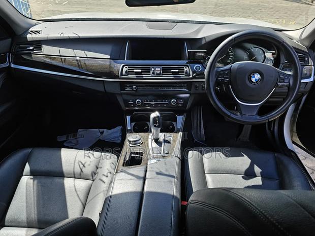 BMW 528i 2018 Pearl
