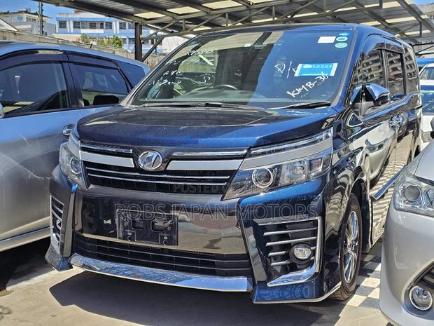 Toyota Voxy 2018 Blue
