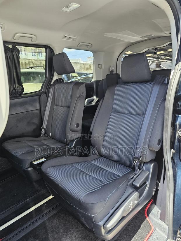 Toyota Voxy 2018 Blue