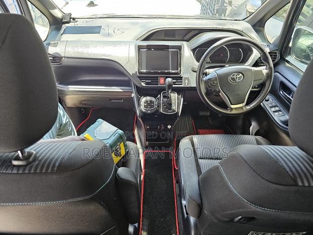 Toyota Voxy 2018 Blue