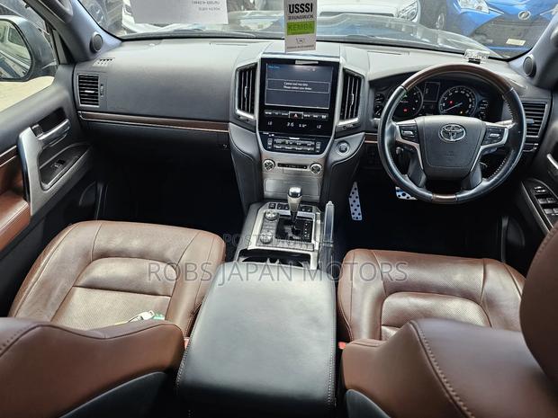 Toyota Land Cruiser 4.6 V8 ZX 2018 Matt Black