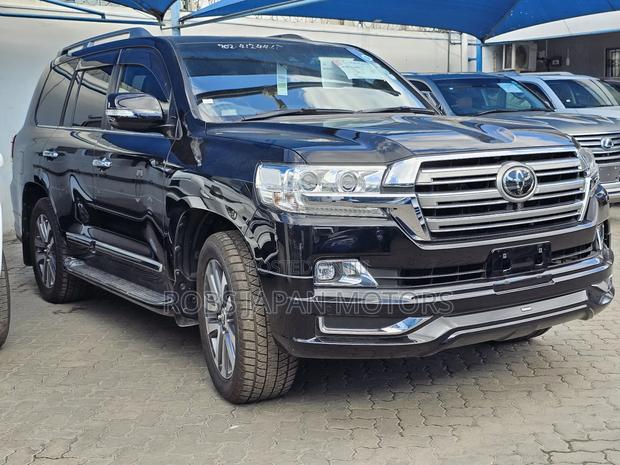 Toyota Land Cruiser 4.6 V8 ZX 2018 Matt Black
