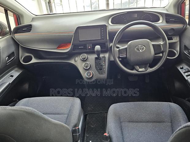Toyota Sienta 1.5 FWD (6-seater) 2018 Burgundy