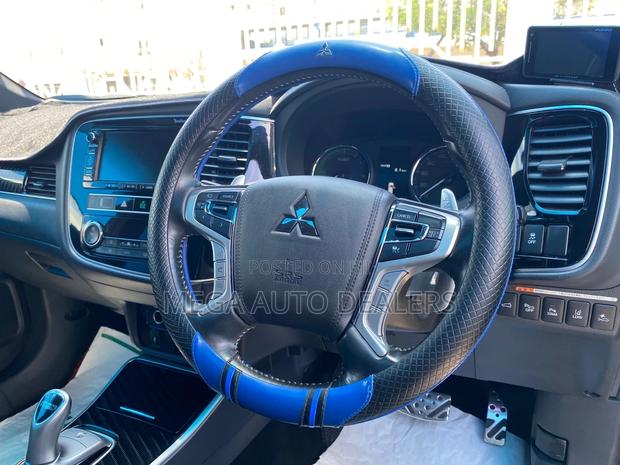 Mitsubishi Outlander 2018 White