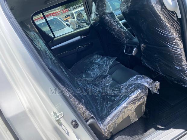 Toyota Hilux 2020 White