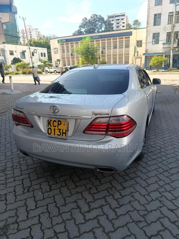 Toyota Crown 2012 Silver