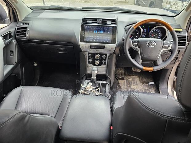 Toyota Land Cruiser Prado 2.8 2019 Brown