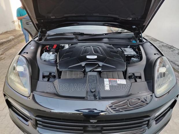 Porsche Cayenne Base AWD 2019 Matt Black