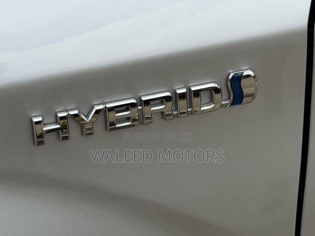 Toyota Corolla Fielder 1.5 Hybrid FWD 2019 Silver