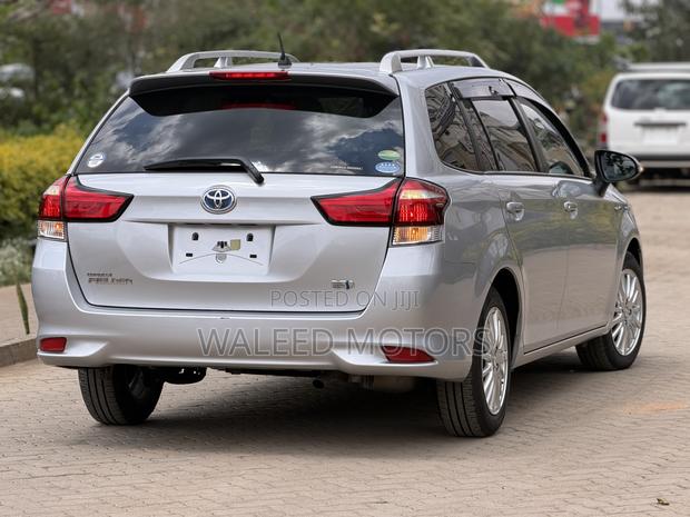 Toyota Corolla Fielder 1.5 Hybrid FWD 2019 Silver