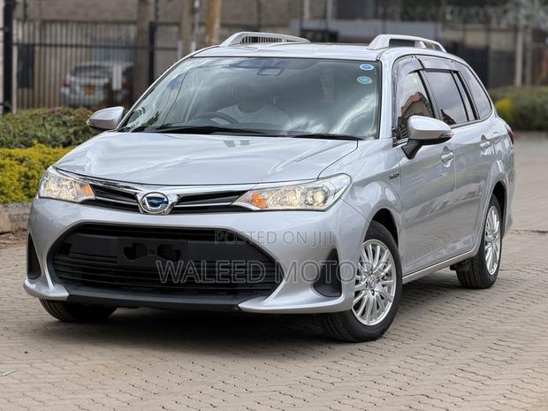 Toyota Corolla Fielder 1.5 Hybrid FWD 2019 Silver