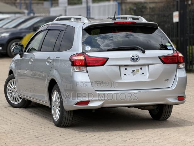 Toyota Corolla Fielder 1.5 Hybrid FWD 2019 Silver