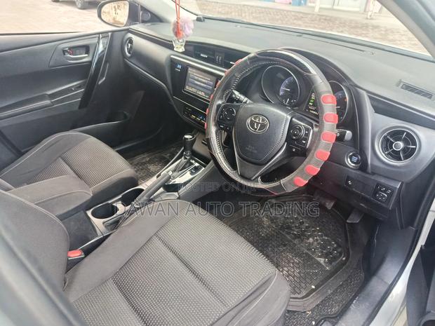 Toyota Auris 2017 Silver