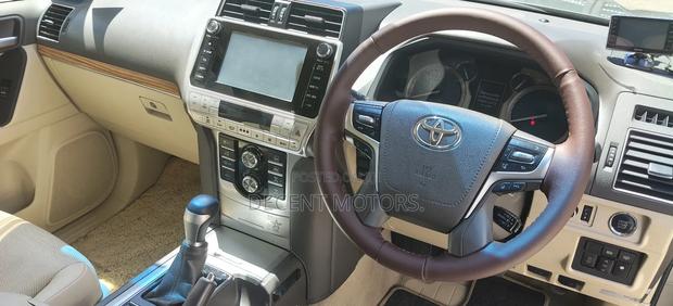 Toyota Land Cruiser Prado 2018 Gray